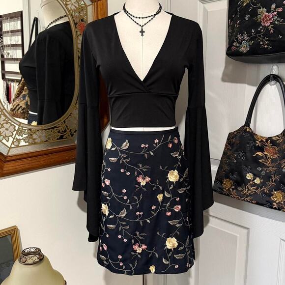 VTG 90s Petite Sophisticate Black Multicolor Floral Embroidered Silk Mini Skirt - Picture 2 of 7
